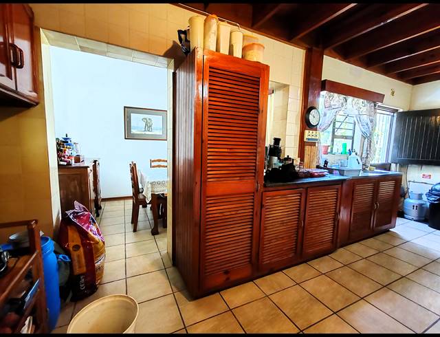 5 BEDROOM HOUSE FOR SALE IN UVONGO